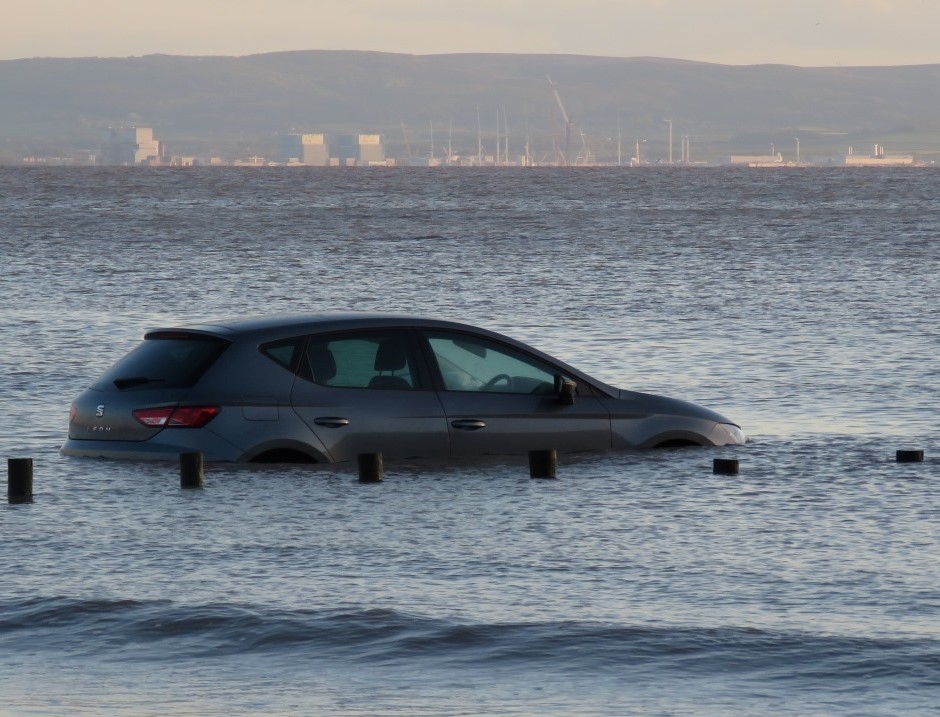 #23 - VEHICLE IN WATER - 04/05/2019